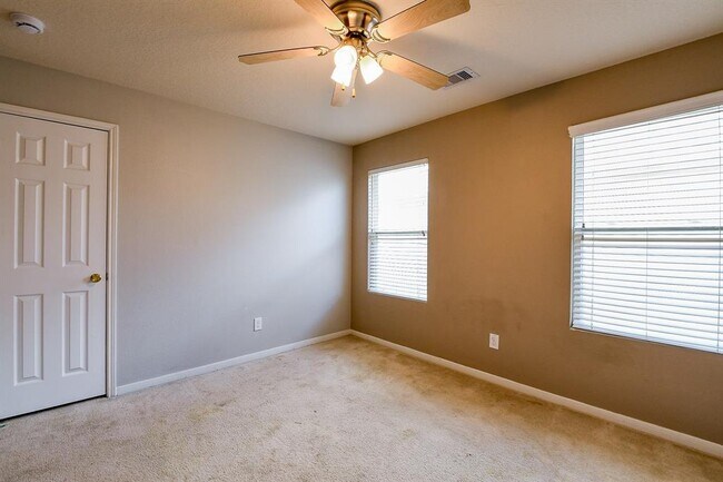 Building Photo - 4819 Fair Oak Dale Ln