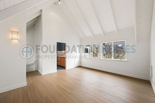 Building Photo - 232 Miller Ave