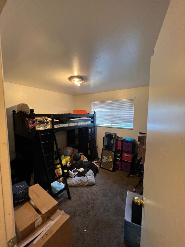 Building Photo - South Provo 2 bedroom apartment!