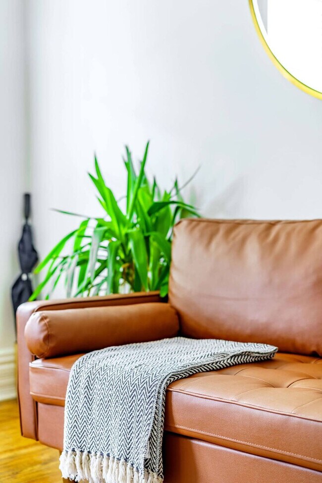 Building Photo - 256 W Poplar Ave