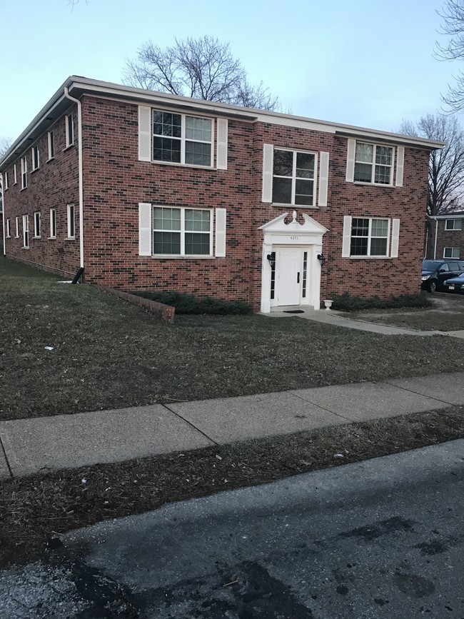 Primary Photo - La Salette Apartments