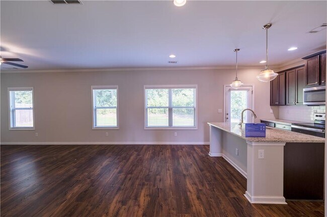 Building Photo - 221 Winterset Cir