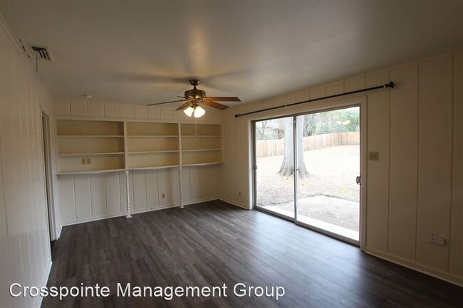 Building Photo - 2725 Tanglewood Dr