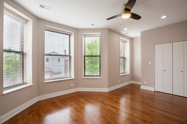 Building Photo - 2340 W 21st St