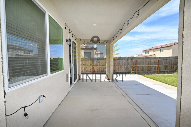 Building Photo - 502 Traverse Dr S