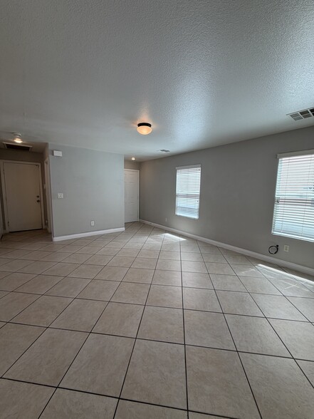 Building Photo - 9521 Grand Fir Ct