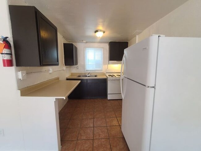 Building Photo - Studio