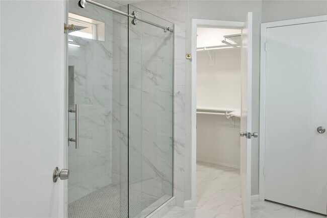 Building Photo - 5111 Pinewilde Dr