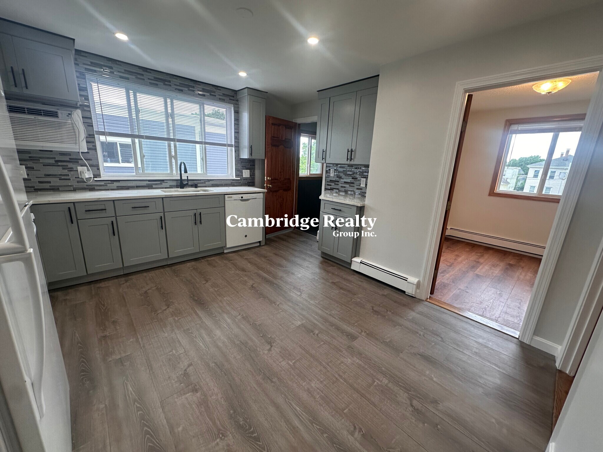 Building Photo - 251 Elm St