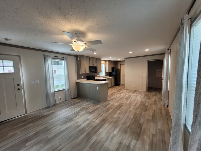 Building Photo - 343 Stratford Ct