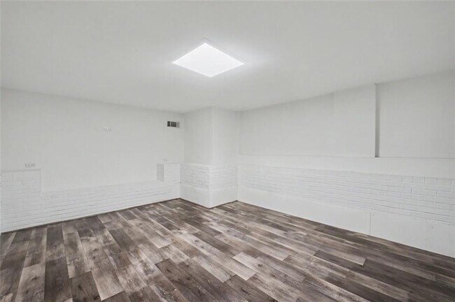 Building Photo - 2352 2nd Ave