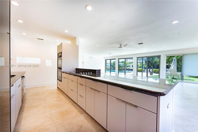 Building Photo - 636 Hibiscus Dr