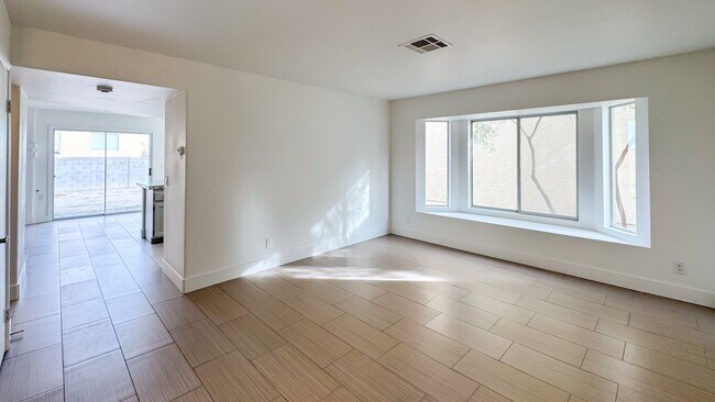 Building Photo - 3-Bed, 2.5-Bath Summerlin Home with Modern...