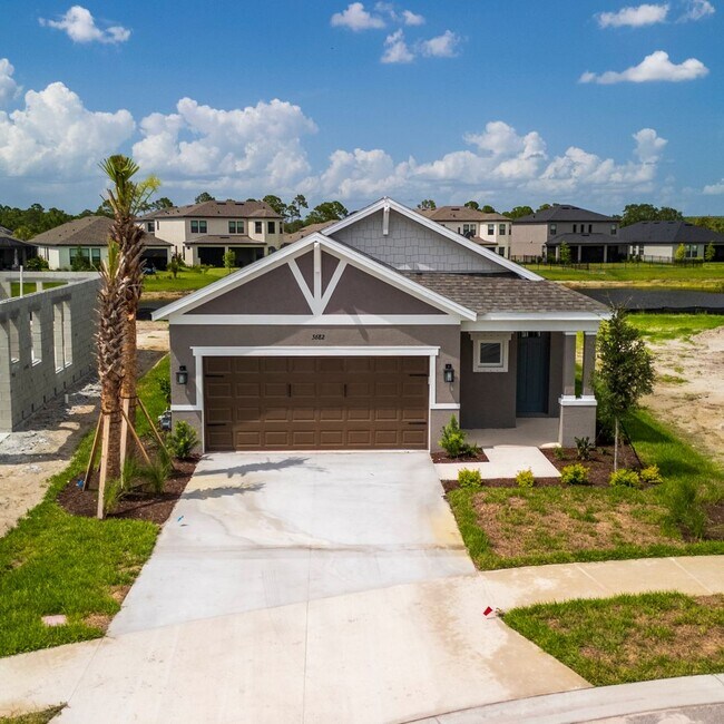 Building Photo - Stunning 3 Bed/ 2.5 bath + Den - New Build...