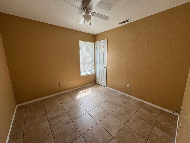 Building Photo - 3203 Toledo Dr