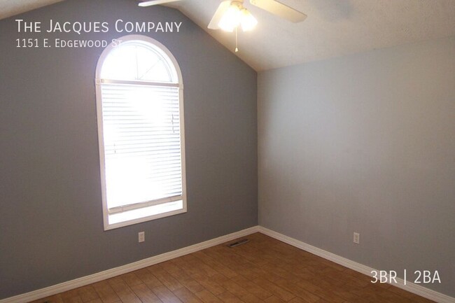 Building Photo - Very Clean 3 Bedroom 2 Bath 2 Car Garage i...