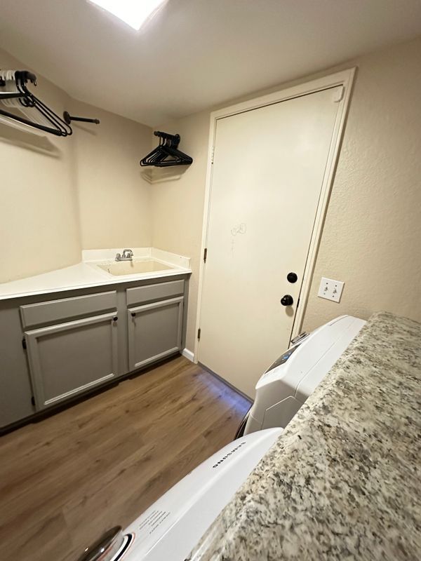 Building Photo - 41411 Iona Cir