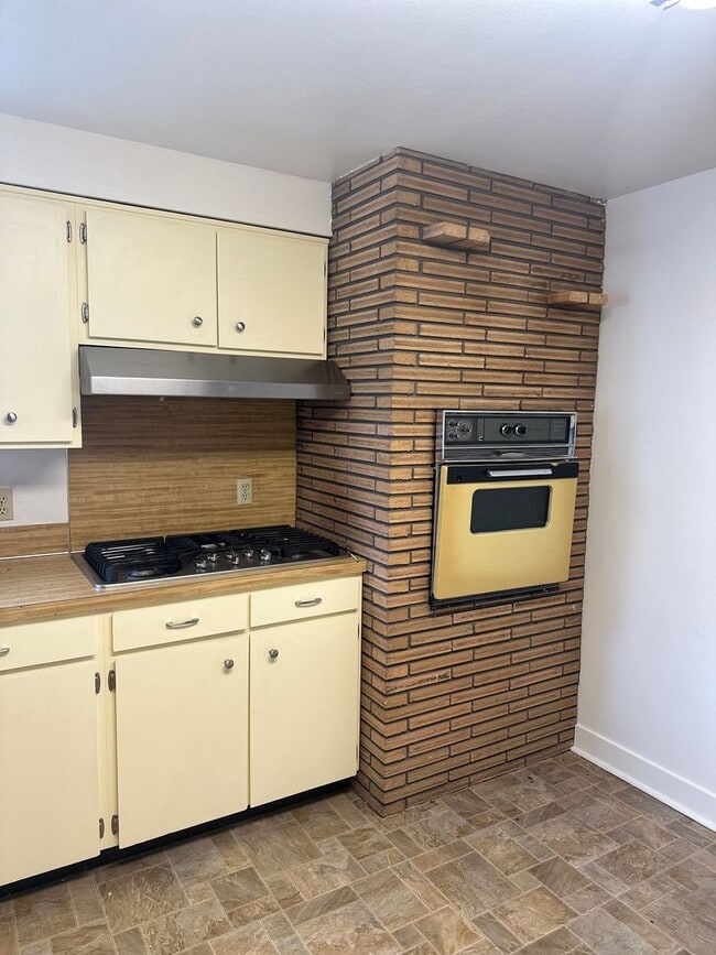 Building Photo - Vintage Character, Modern Finishes! Spacio...