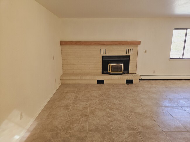 Building Photo - 1353 Santa Cruz Dr