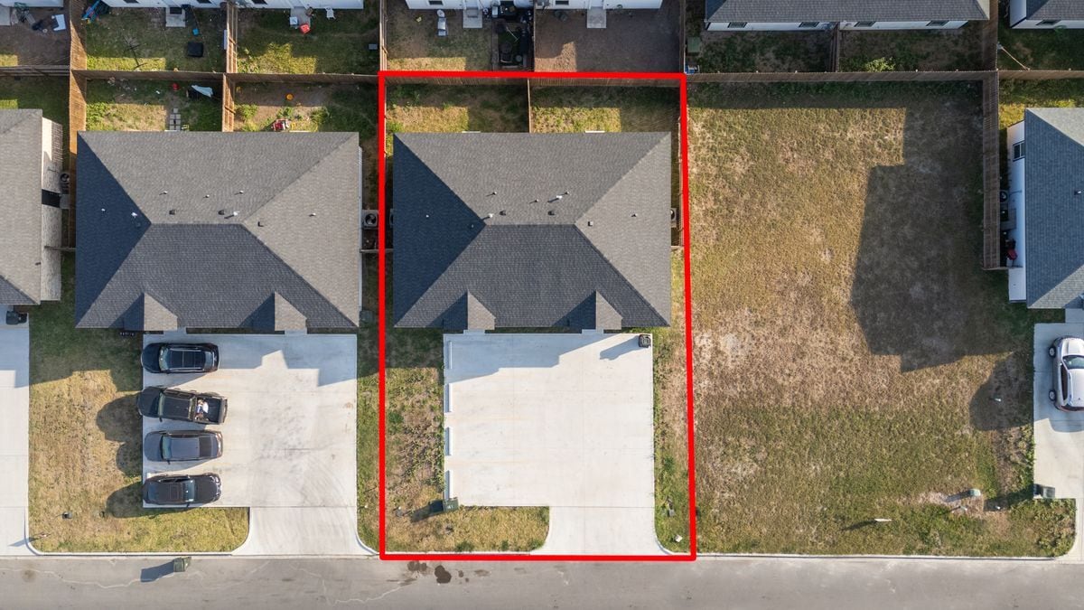 Building Photo - 2425 N Vly Cir