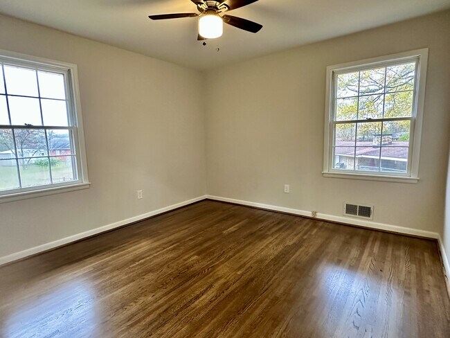 Building Photo - 231 Hillwood Ln