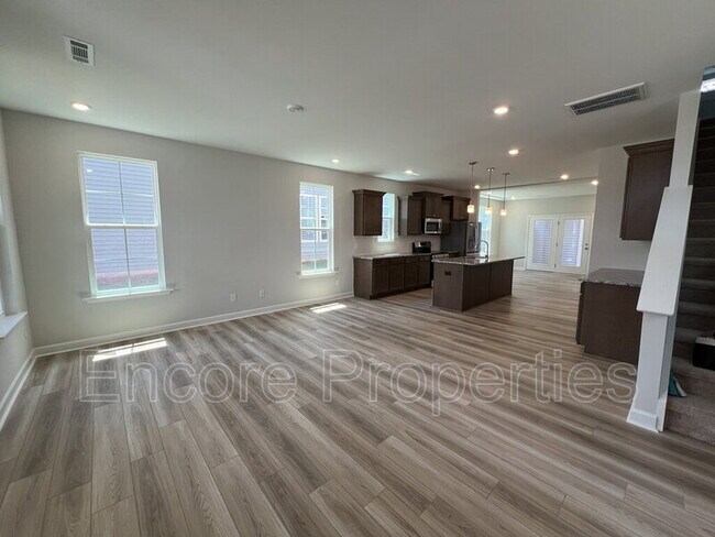 Building Photo - 284 White Oak Gdn Wy
