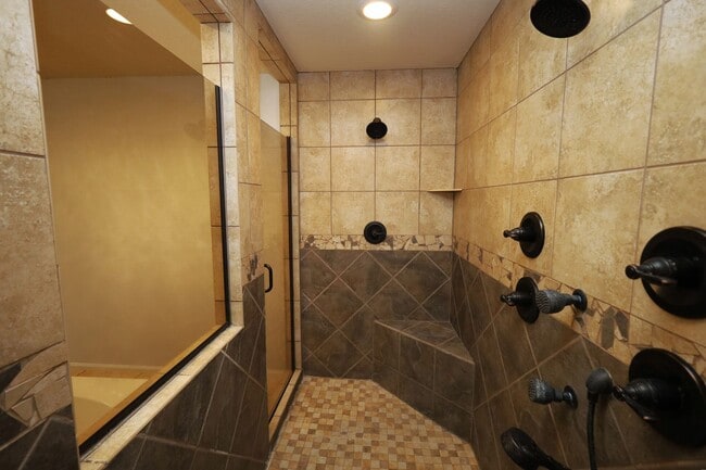 Building Photo - 124 Mill Pond Pl