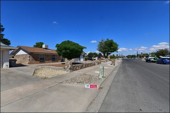 Building Photo - Pending