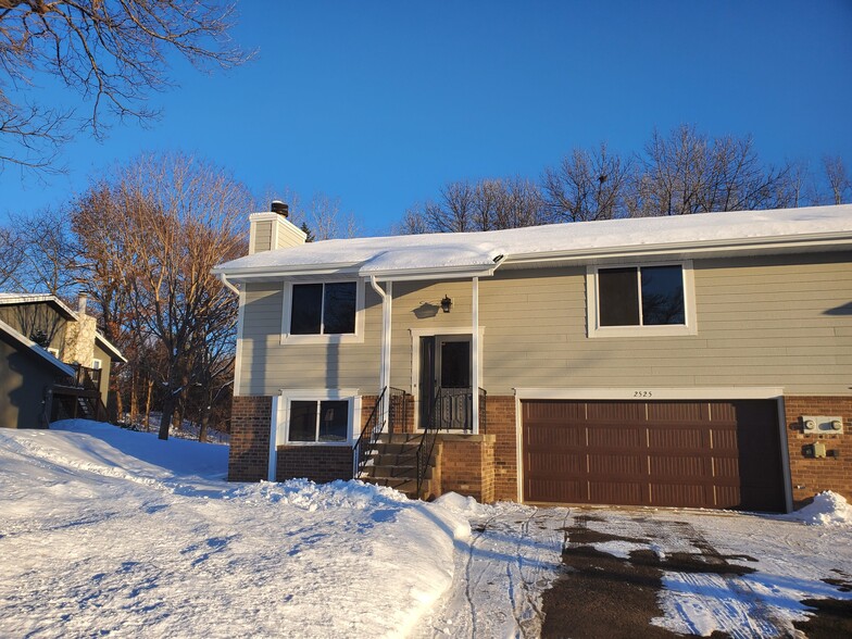 Long driveway for extra parking. - 2525 Cedar Hills Drive