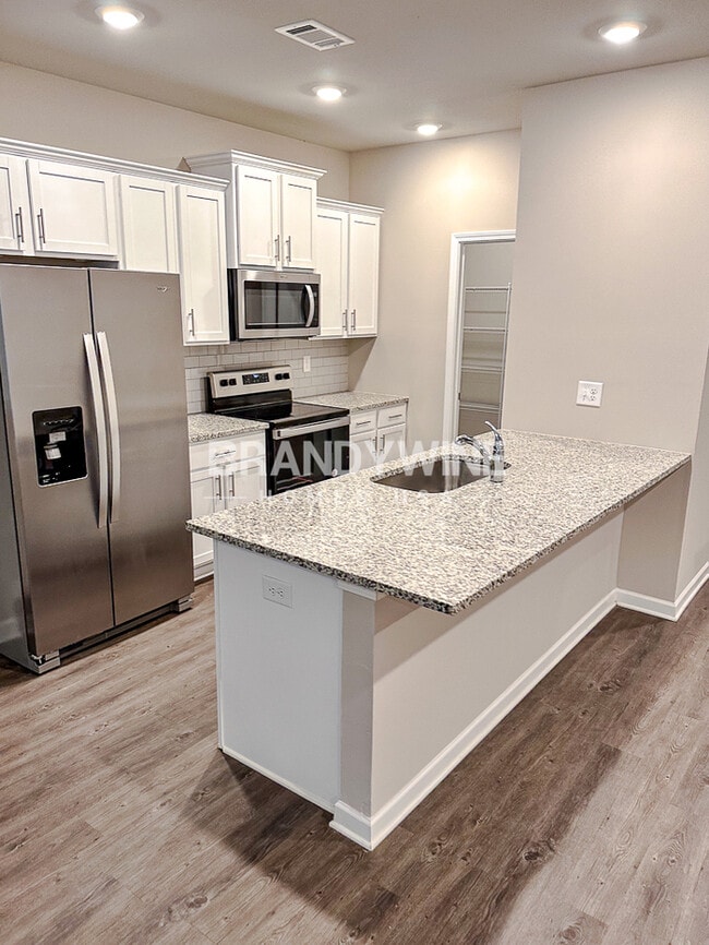 Building Photo - LUXURY COMMUITY! CRESTVIEW at Towne Lake!!...