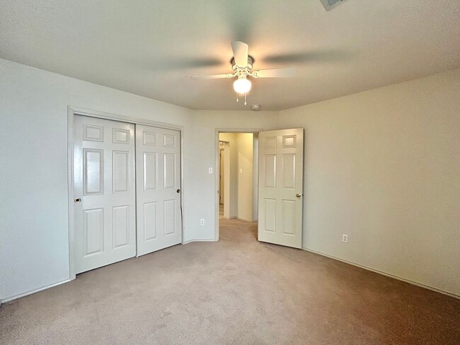 Building Photo - Charming 3/BR 2/BA One-Level Home with Fen...