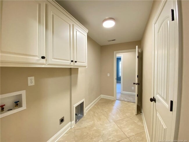 Building Photo - 484 Crown Point