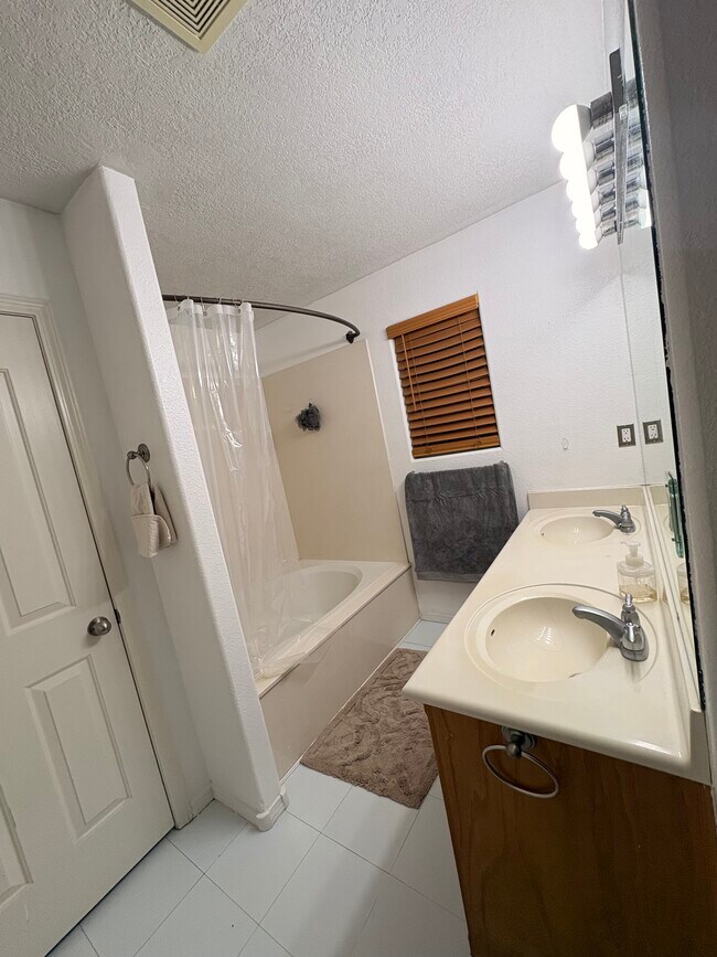 Building Photo - 1647 Corte Del Sol