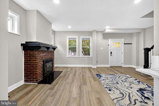 Building Photo - 2417 Washington St