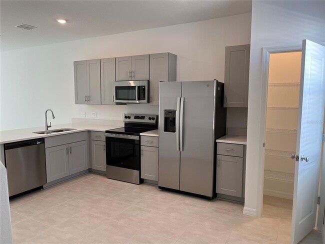 Building Photo - 2995 Skyline Lp