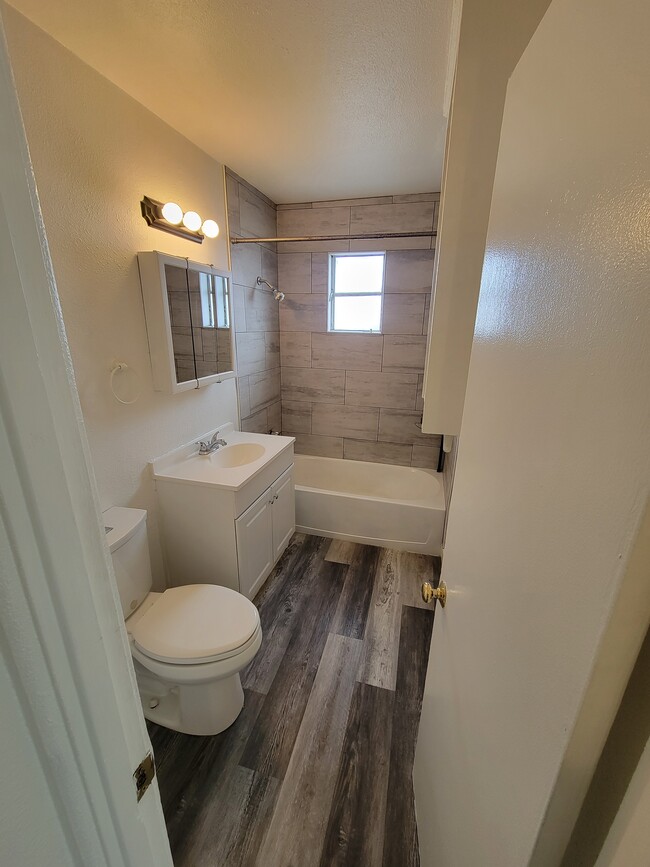 Building Photo - 1920 E Fairmount Ave