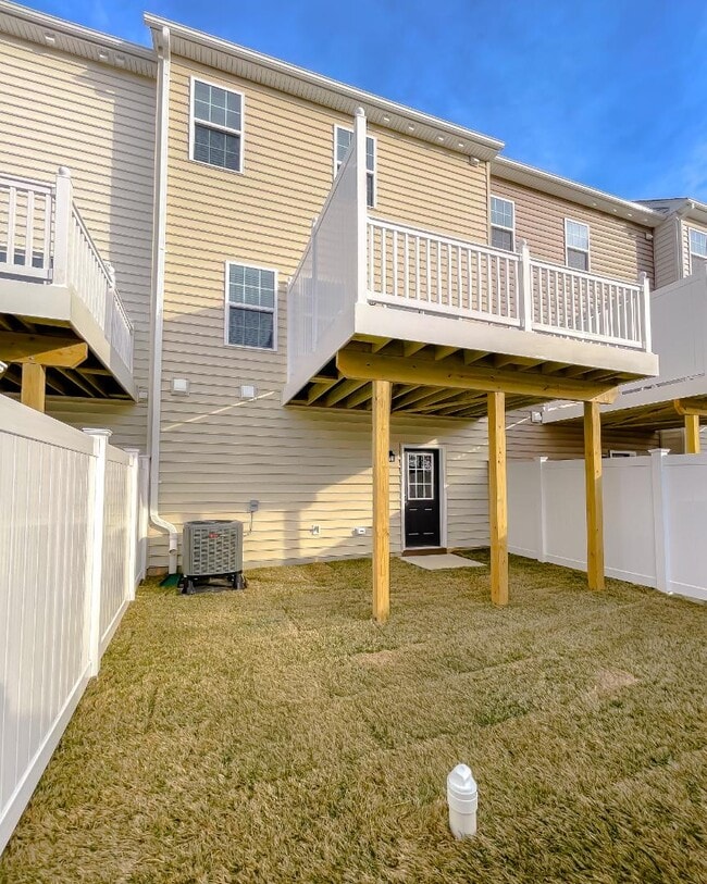 Building Photo - Sullivan Lane