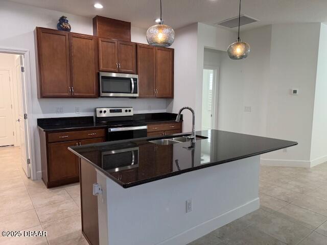 Building Photo - 414 Parrot Ln