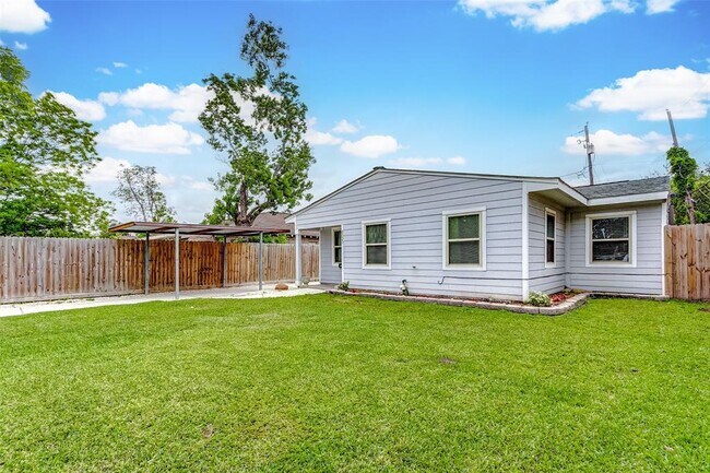 Building Photo - 8020 Bendell Dr