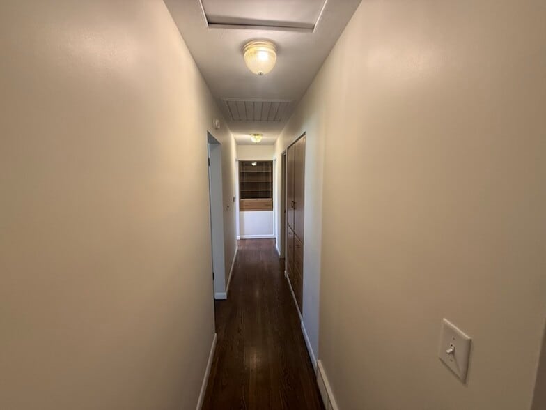 Building Photo - 1725 Elmwood Ln