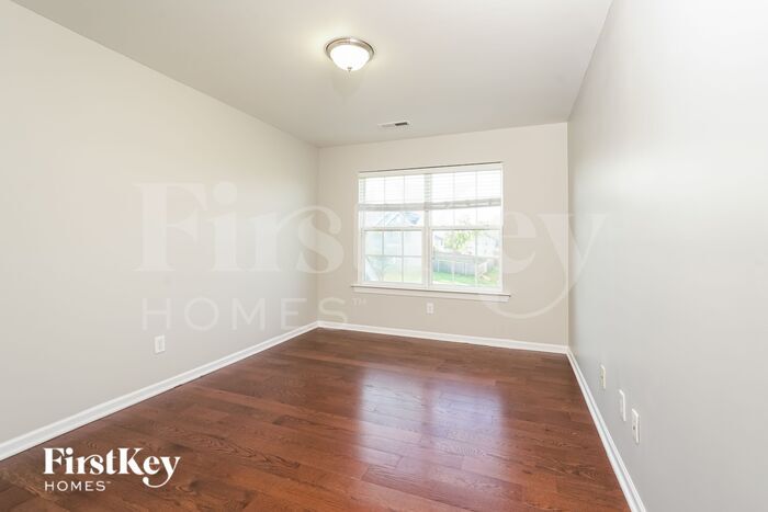 Building Photo - 221 Ironwood Dr