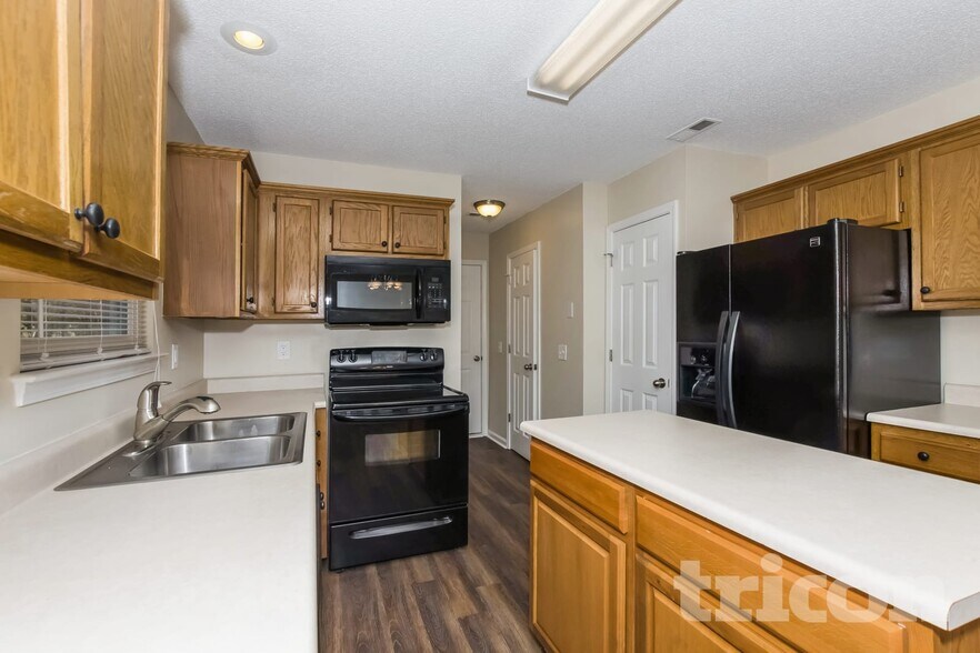 Building Photo - 3223 Harris Mill Ln