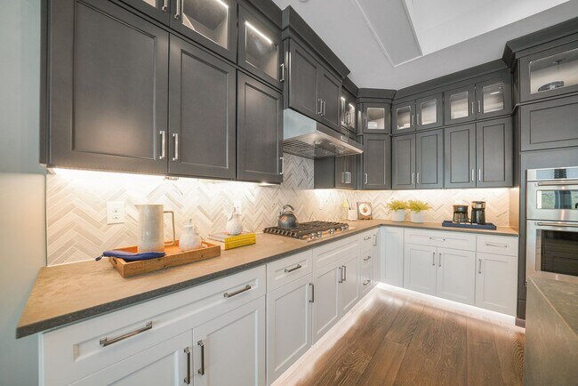 Building Photo - Luxury Fully Furnished 3 Bed 3.5 Bath Townhome in Darlington Ridge