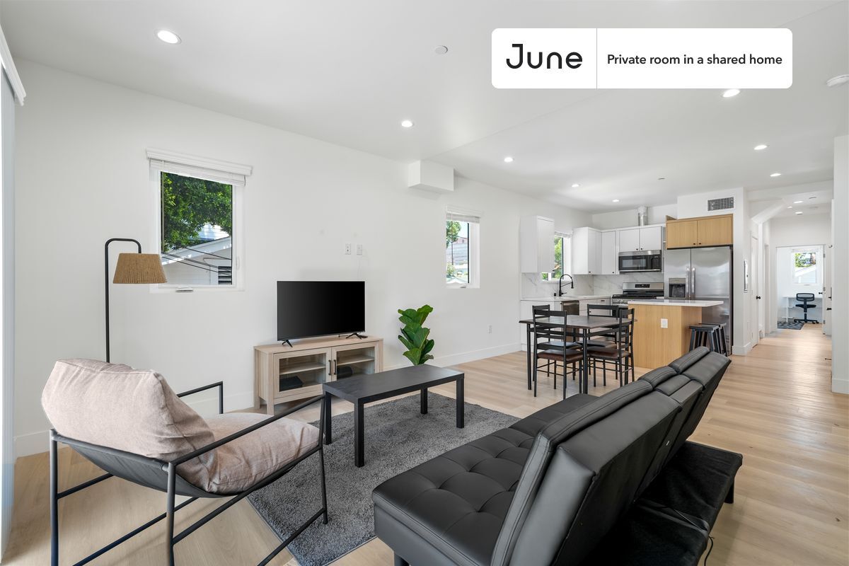 Building Photo - Private bedroom in 4 bed/3 bath Home
