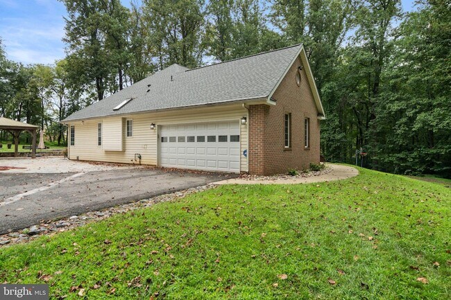 Building Photo - 41433 Red Hill Rd