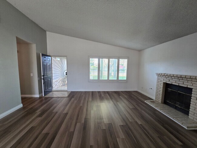 Building Photo - 2835 La Vida Dr