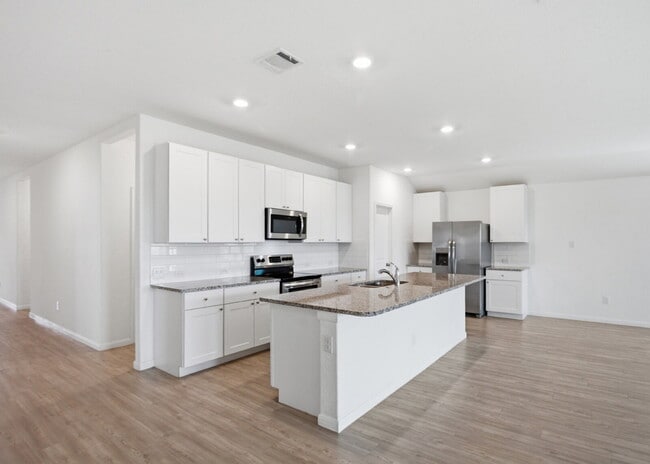 Building Photo - 4 Bedroom Home with Open Layout and Refrigerator Included