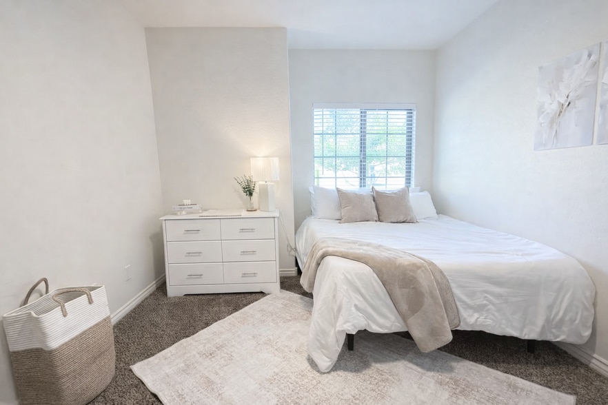 Building Photo - 854 S San Marcos Dr