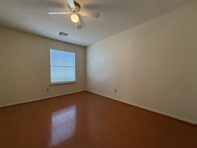 Building Photo - 5718 Walkabout Way