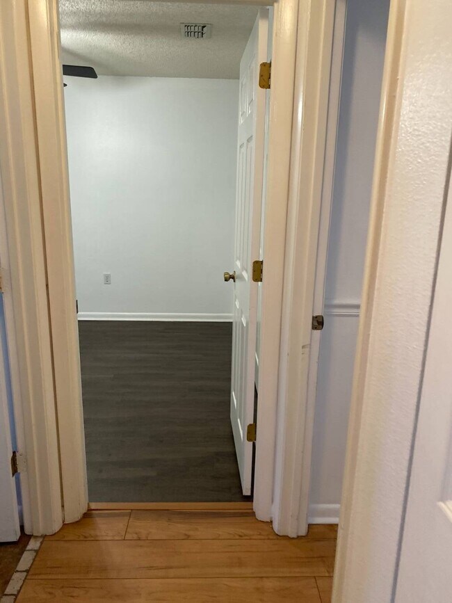 Building Photo - 5344 Elwood Rd